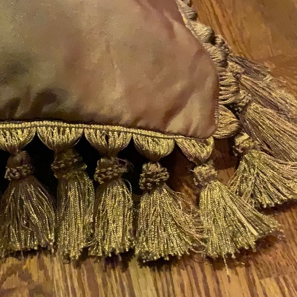 Chris Madden Pillow 26 x 26 Faux Satin and Velvet Tassel Square Nice Quality - Picture 7 of 8